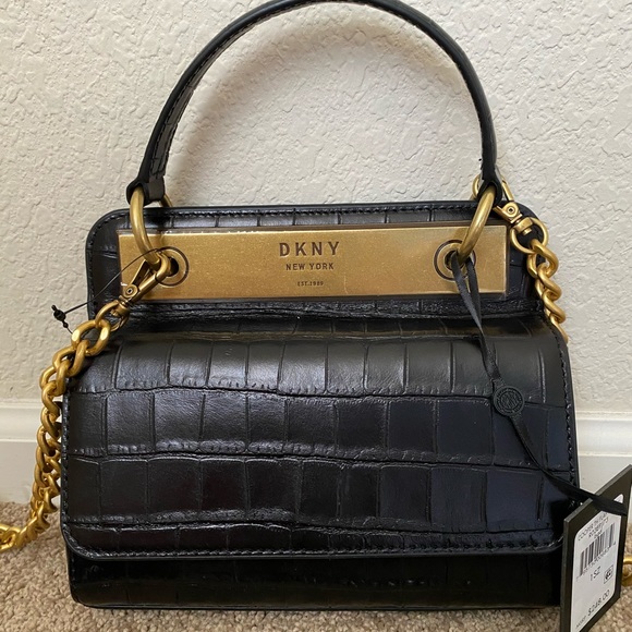 DKNYC Handbags - DKNY
Cooper Top Handle Flap Crossbody